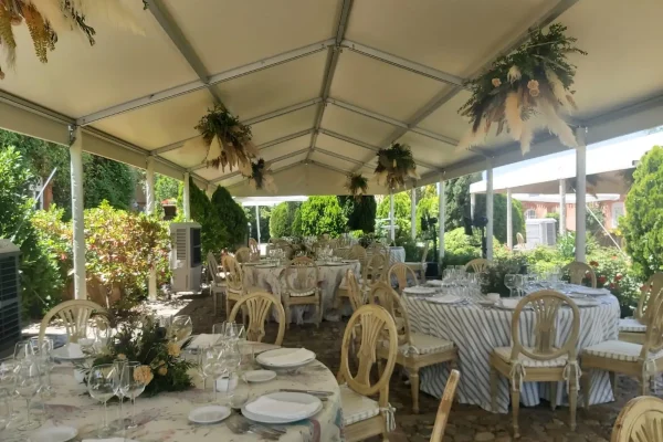 carpa de boda beige sin falso techo