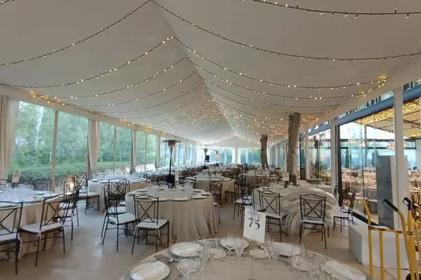 carpa boda beige con falso techo beige